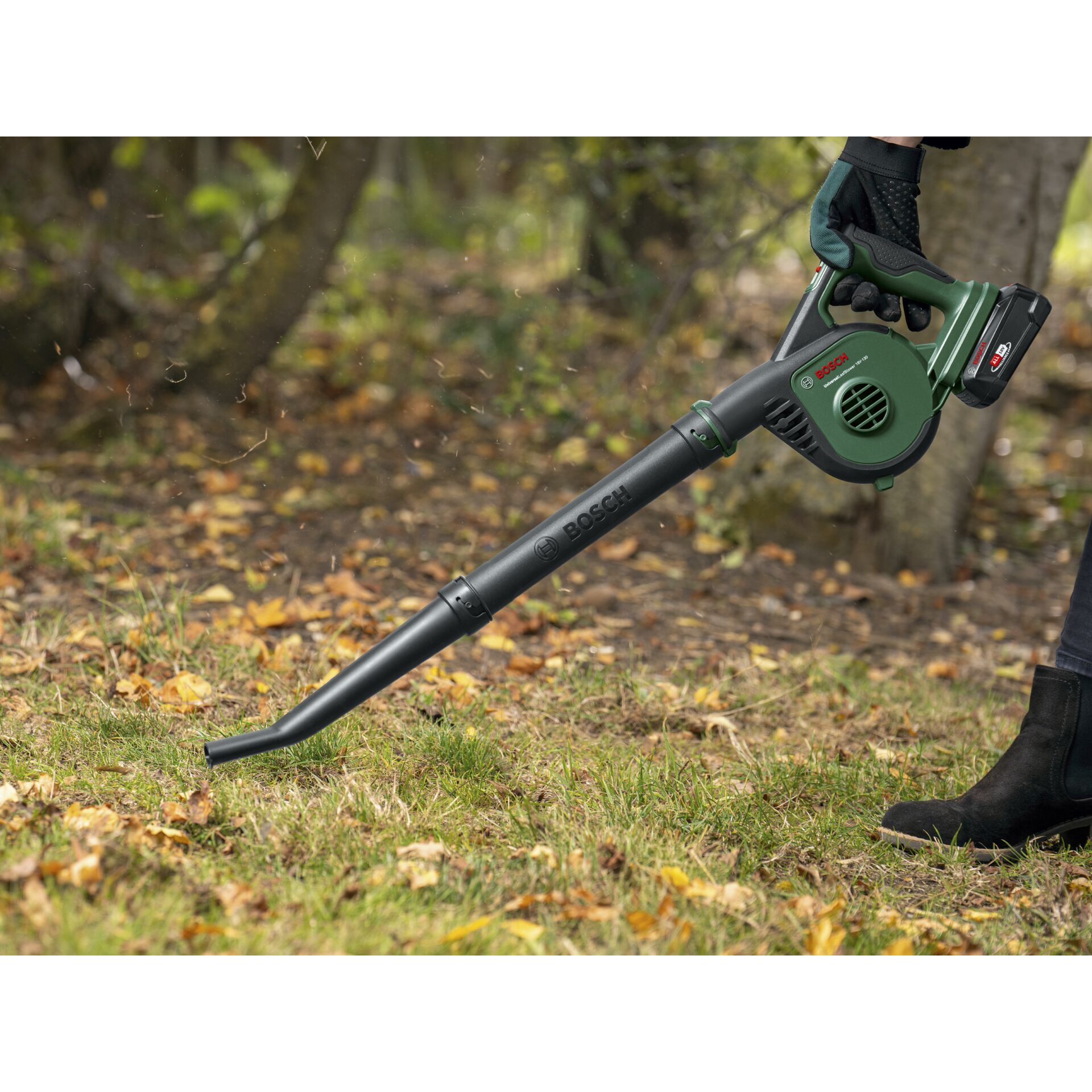Bosch UniversalLeafBlower 18v-130 Akku-Laubbläser