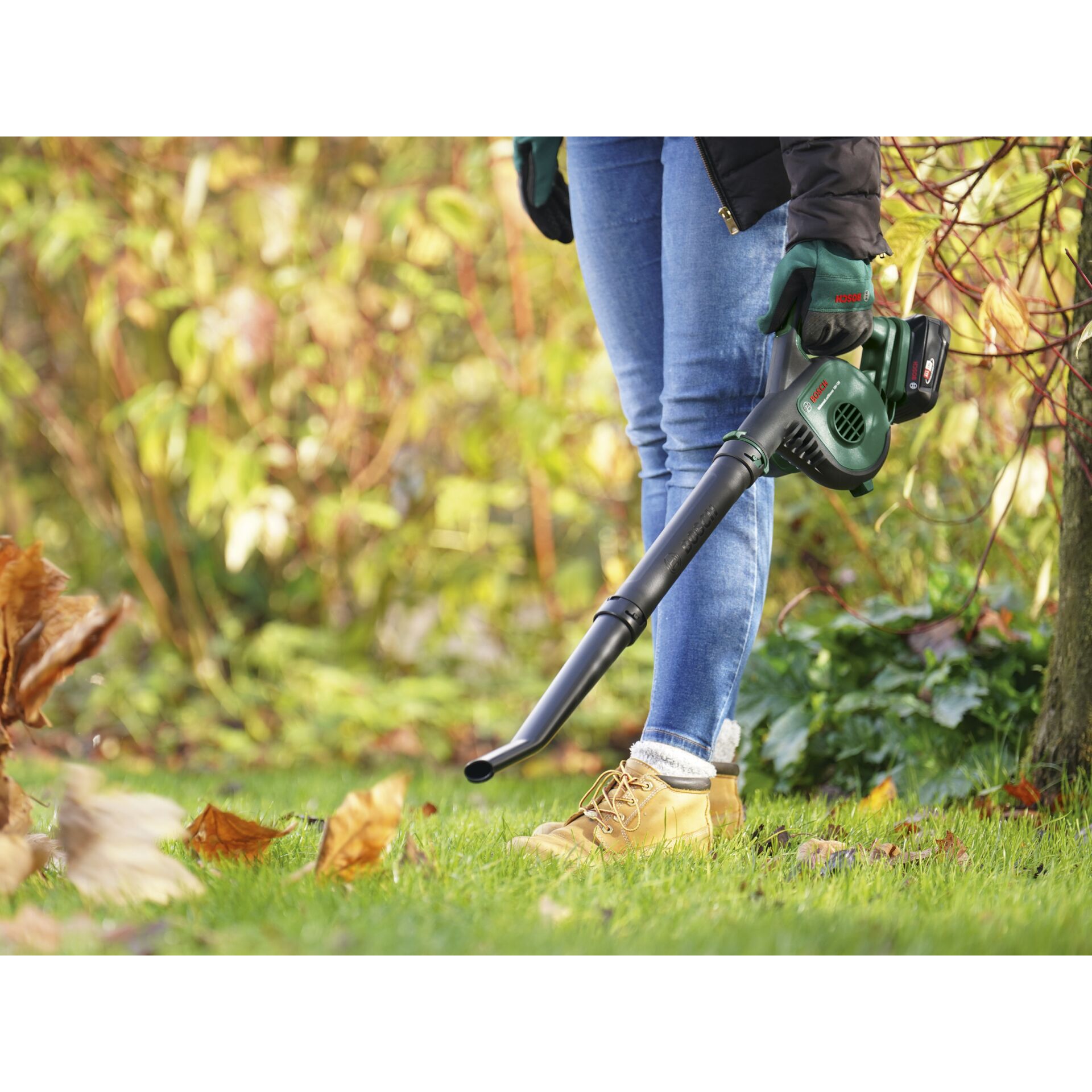 Bosch UniversalLeafBlower 18V-130 Akku-Laubbläser solo