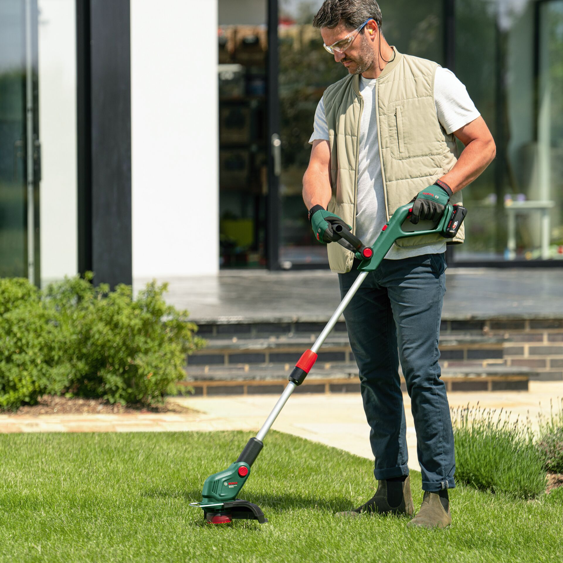 Bosch UNIVERSALGRASSCUT 18V-26- 500