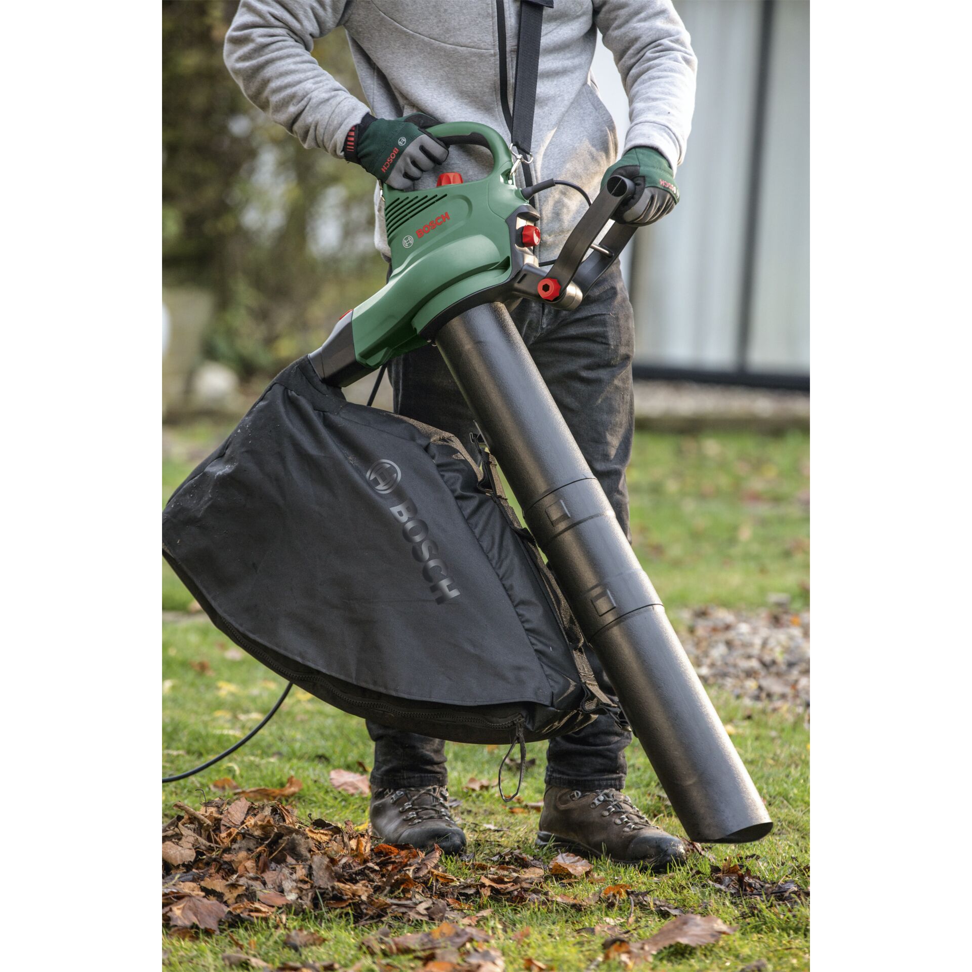 Bosch UniversalGardenTidy 3000 Laubsauger