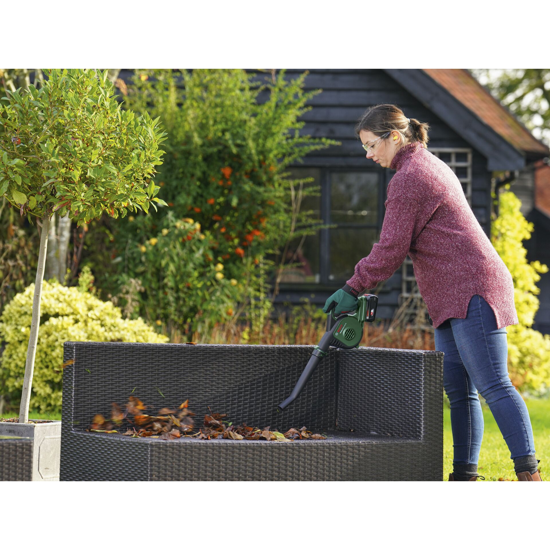 Bosch UniversalLeafBlower 18v-130 Akku-Laubbläser