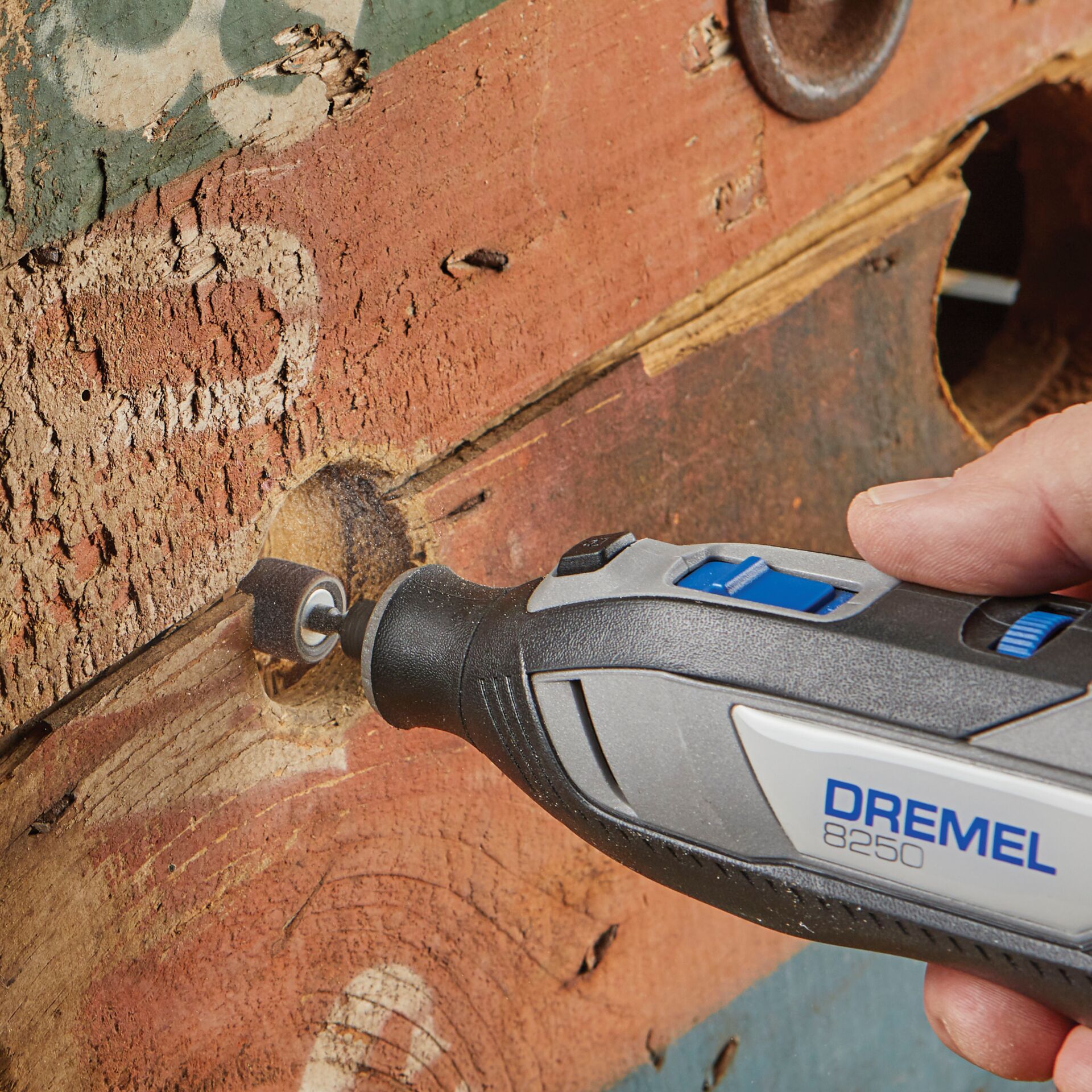 Dremel 8250 2.0 Ah 12V Li-Ion 5-tlg. Zubehör