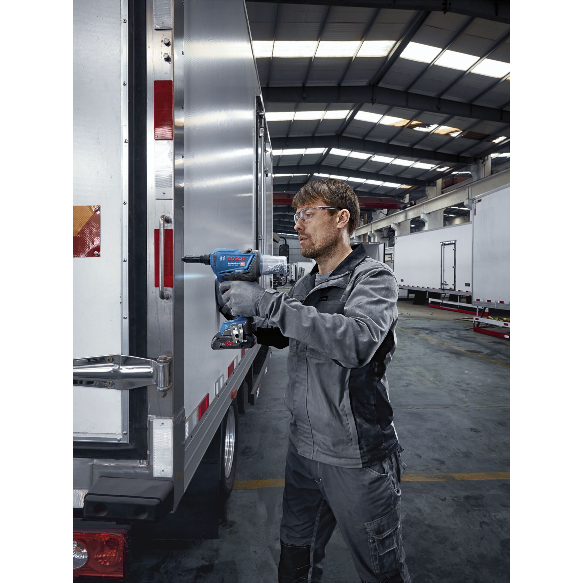 Bosch GRG 18V-16 C solo L-BOXX Akku-Nietpistole