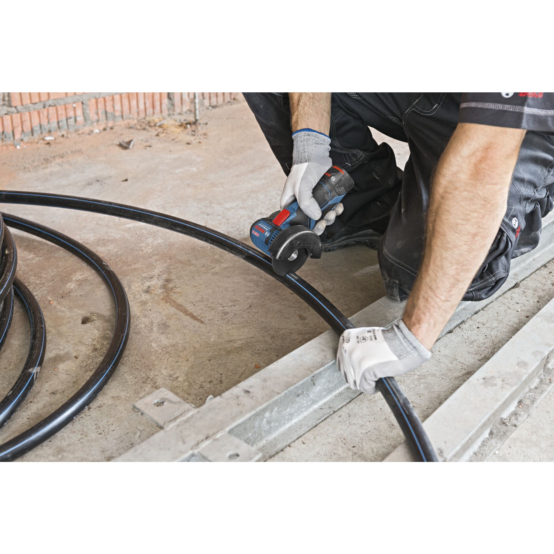 Bosch GWS 12V-76, 2x GBA 12V 3.0 Akku-Winkelschleifer