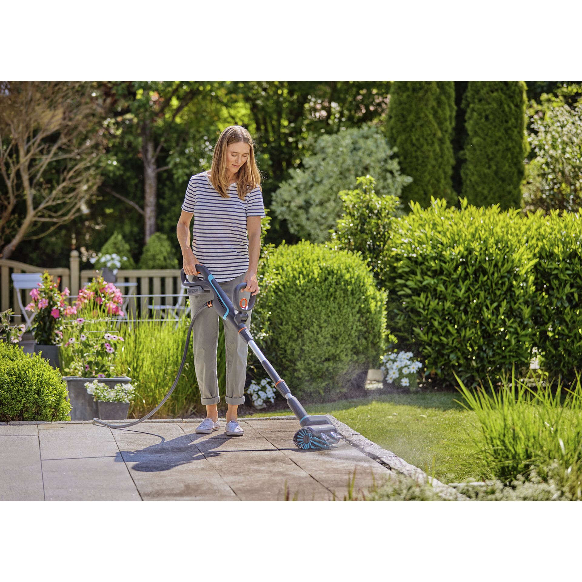 Gardena Akku-Multi-Reiniger Aqua Brush Universal 04/18V P4A solo