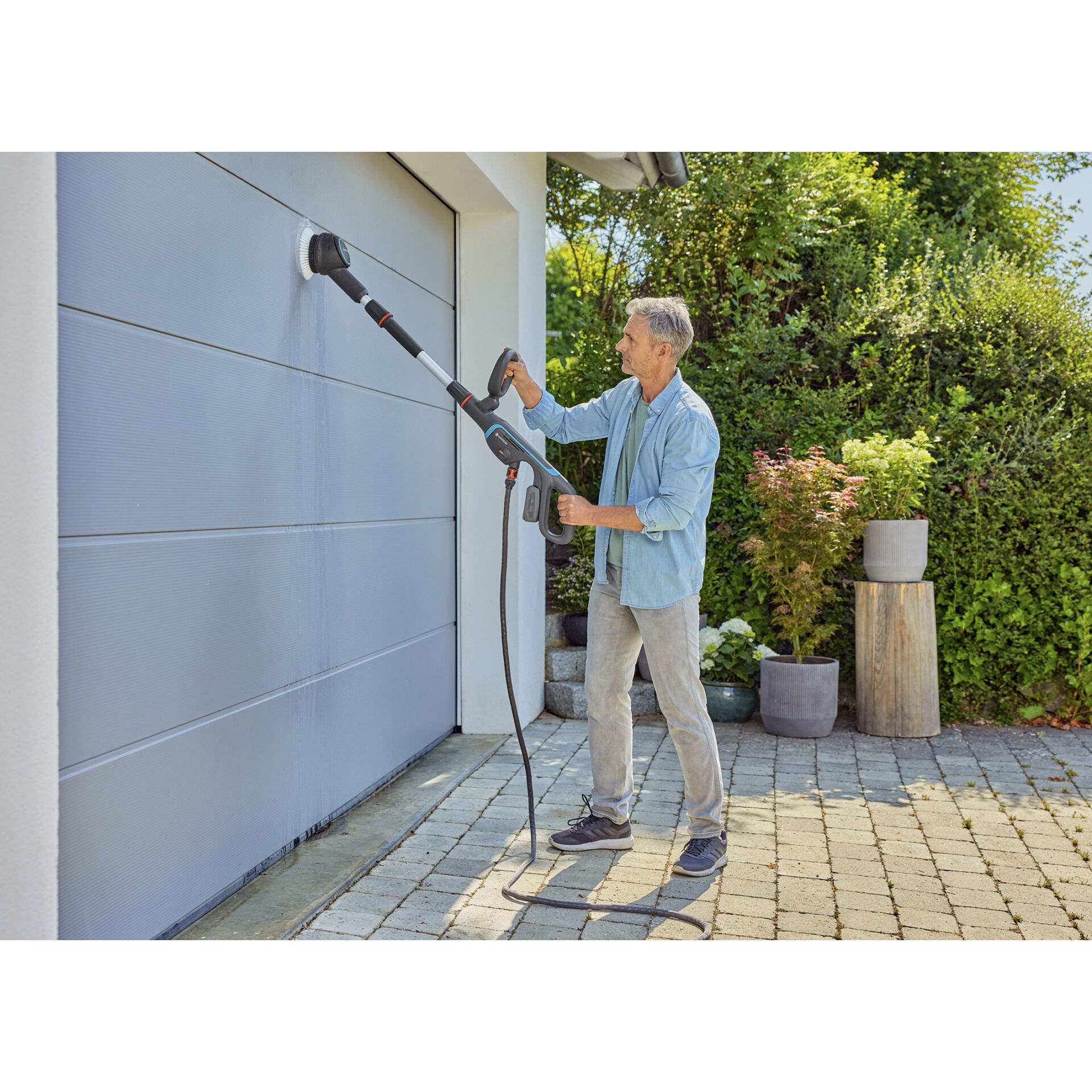 Gardena Akku-Multi-Reiniger Aqua Brush Universal 04/18V P4A solo