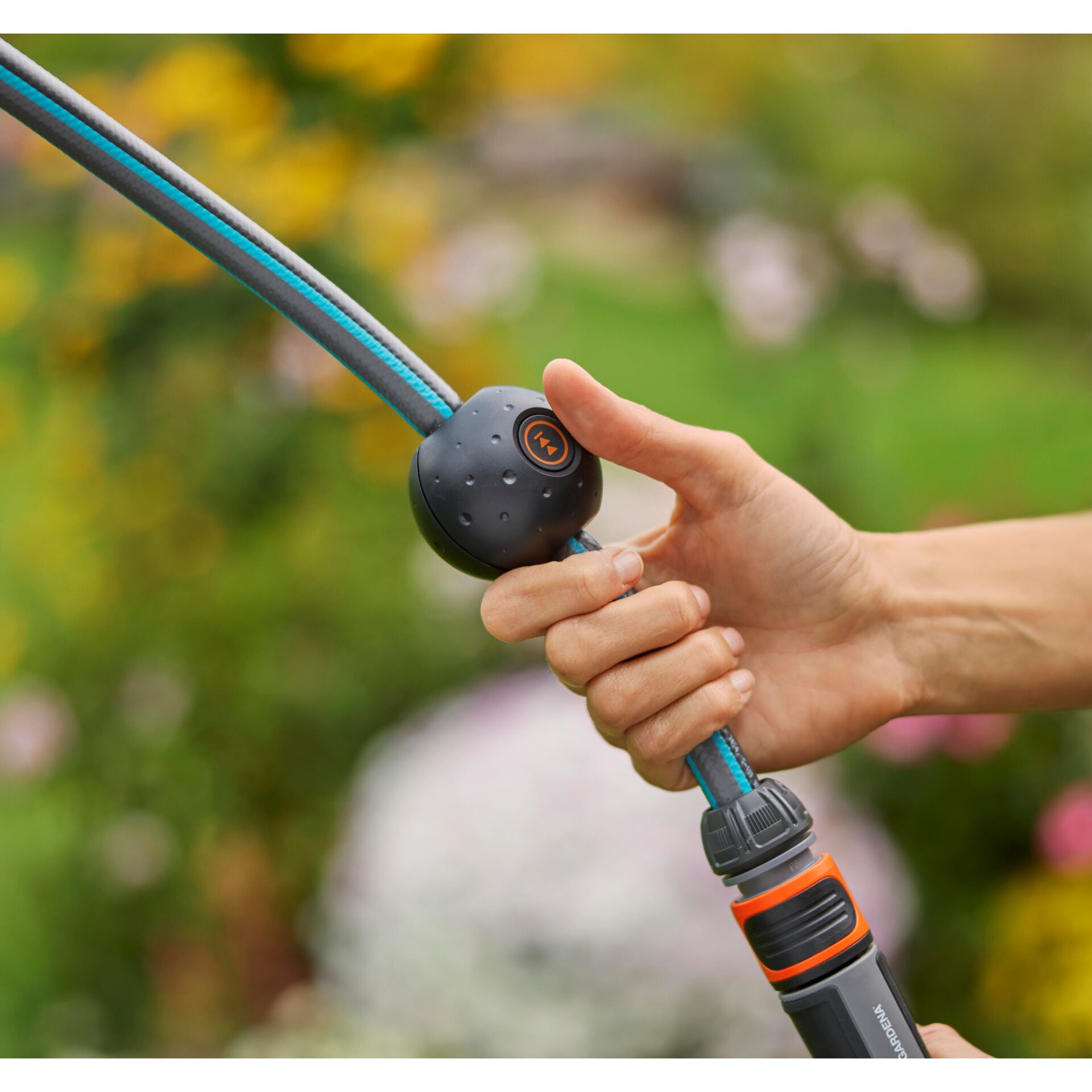 Gardena Akku-Wand-Schlauchbox PowerRoll XL 18V weiß 35 m