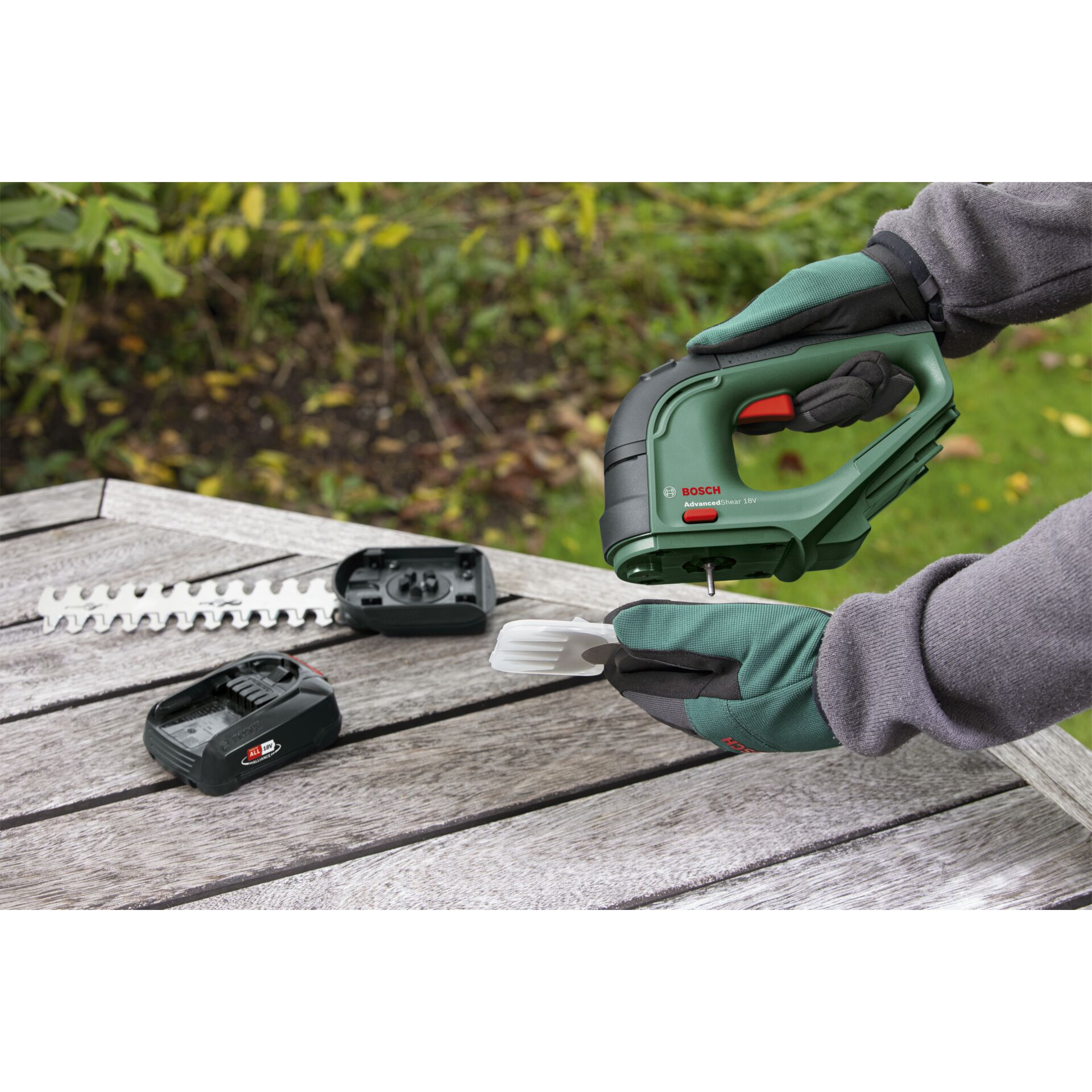 Bosch AdvancedShear 18V-10 Akku-Strauchschere