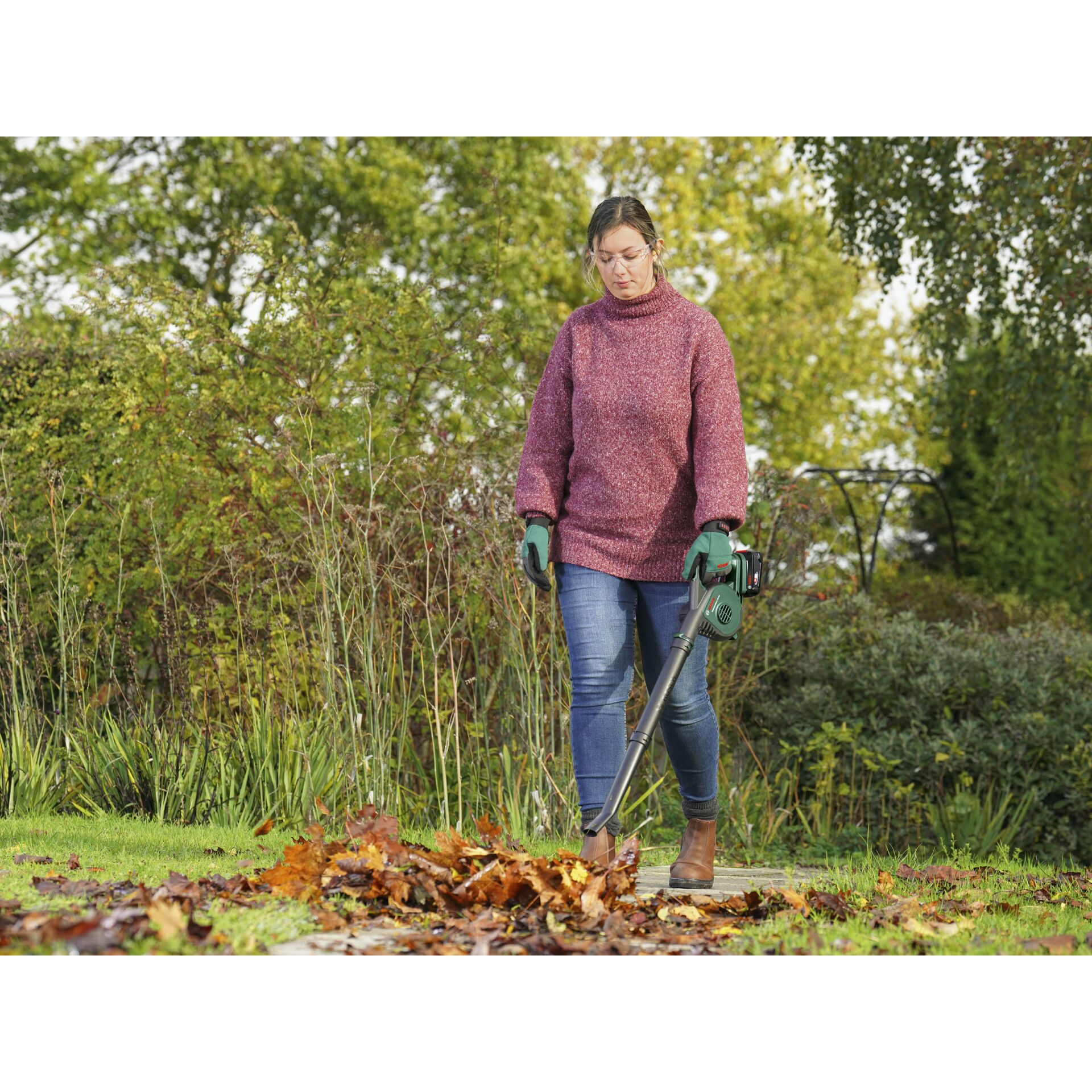 Bosch UniversalLeafBlower 18v-130 Akku-Laubbläser