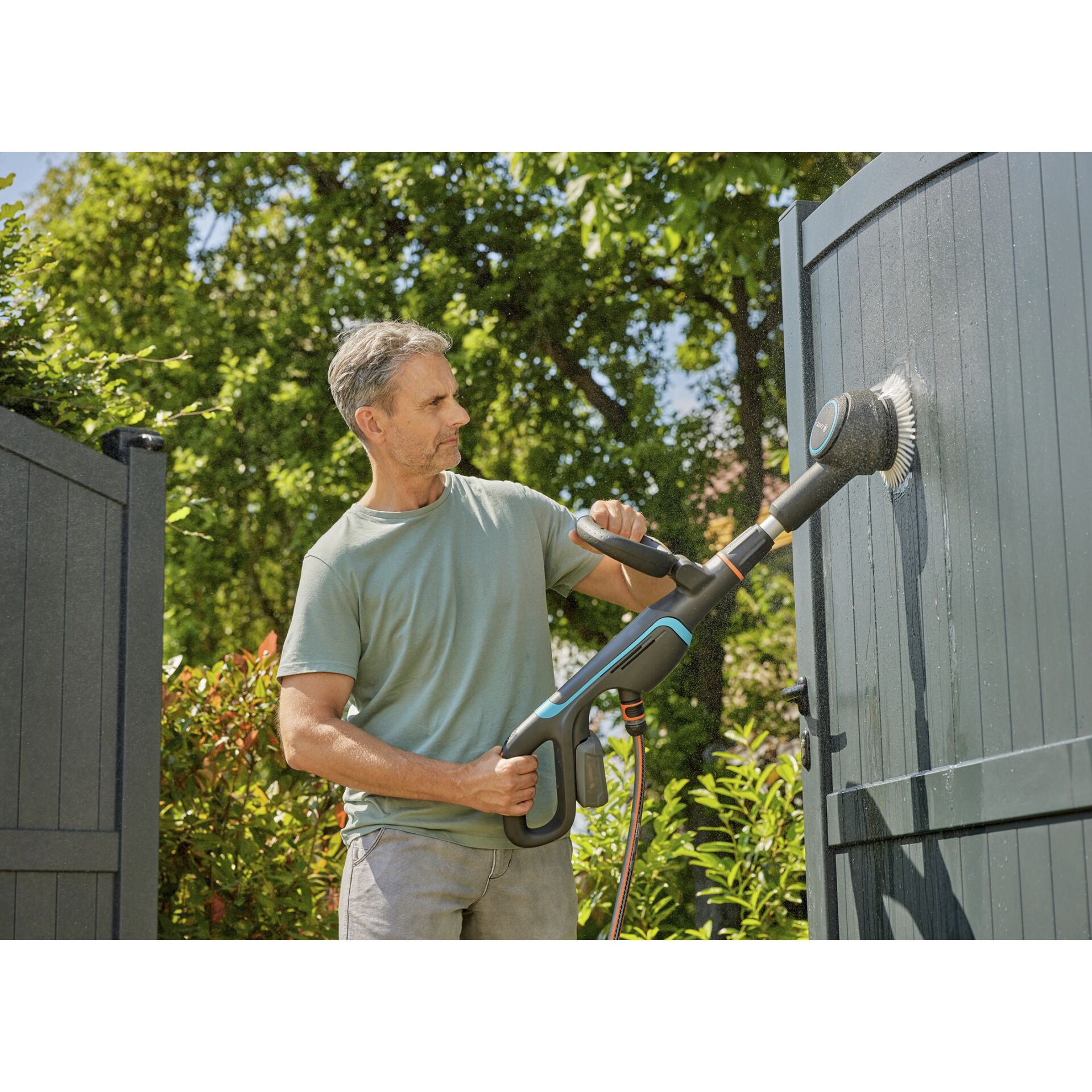 Gardena Akku-Multi-Reiniger Aqua Brush Compact 02/18V P4A solo
