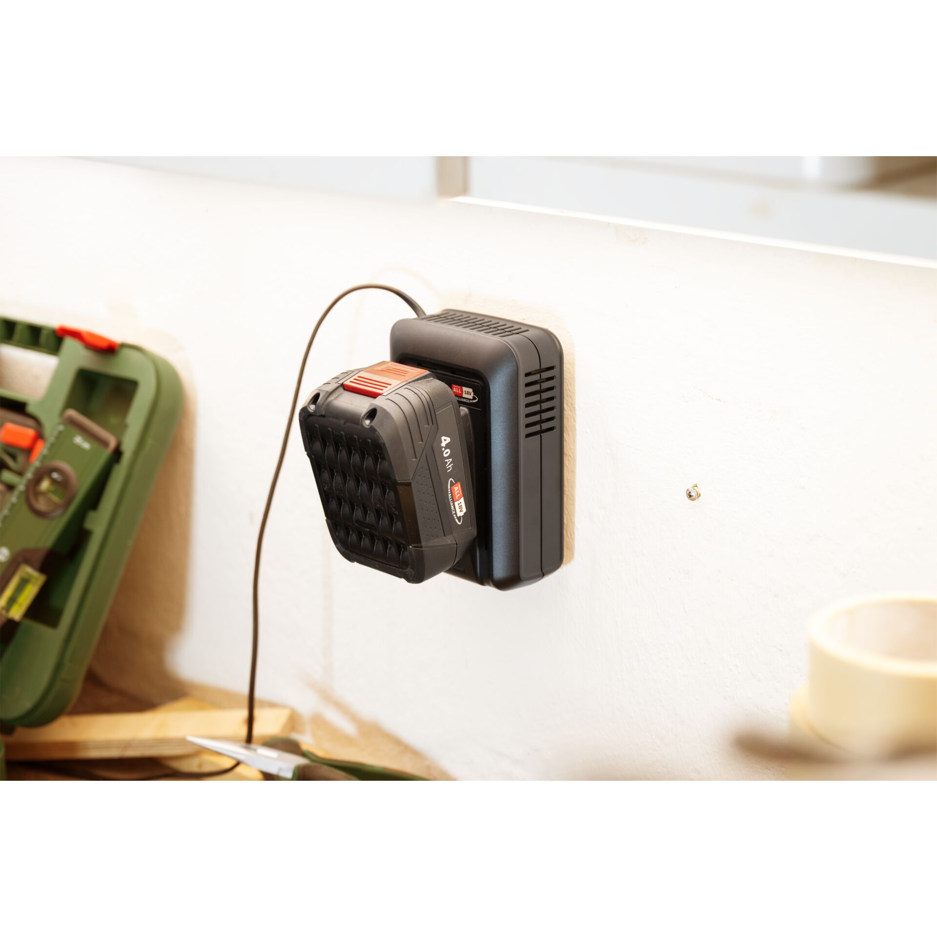 Bosch PBA 18V 4,0Ah + AL 18V-20 Starter Set